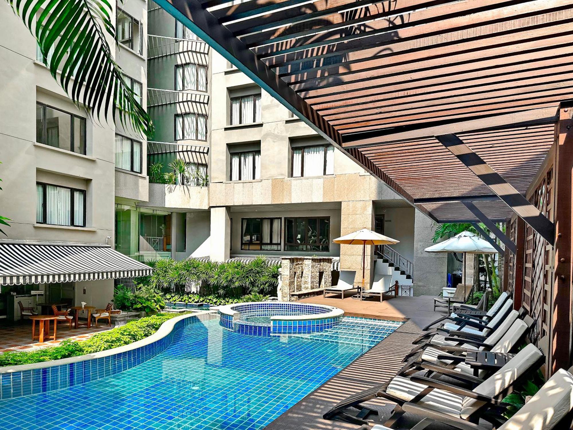 Silom Serene A Boutique Hotel Bangkok Exterior foto